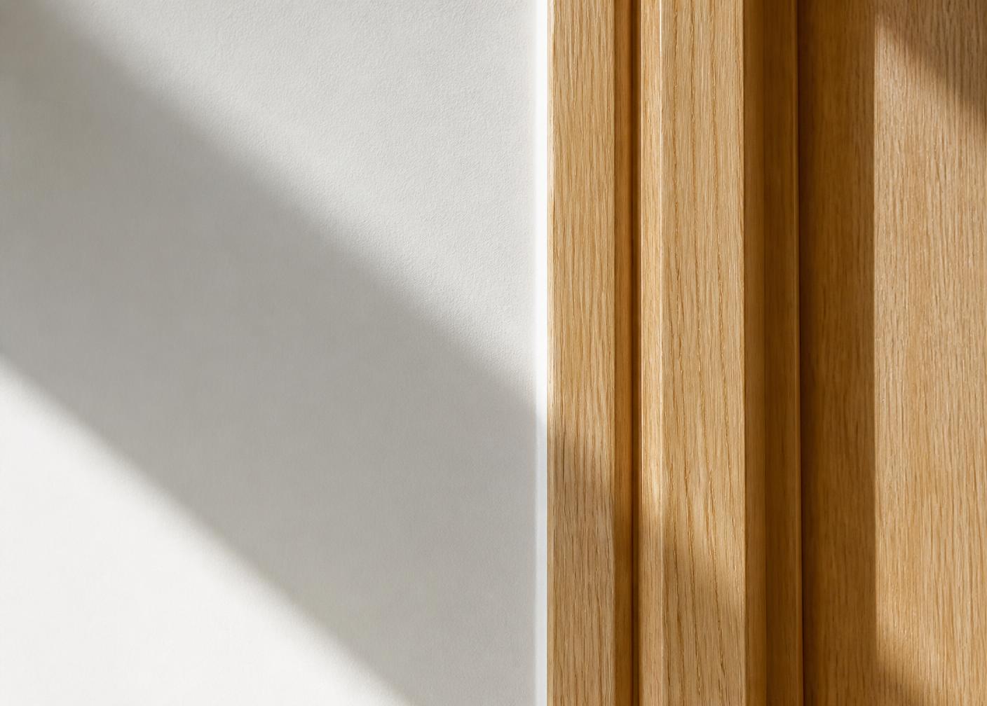 Detalj av malt flate mot listverk